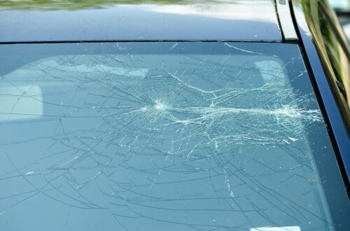 cracked-windshield